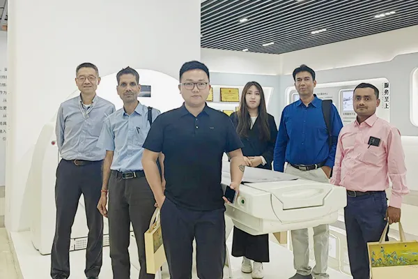 Visita del Hospital Saptarishi de Nepal a nuestra planta de producción de tomógrafos computarizados