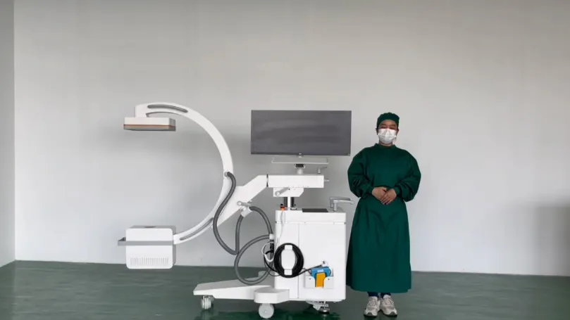 Arco en C con Detector de Panel Plano